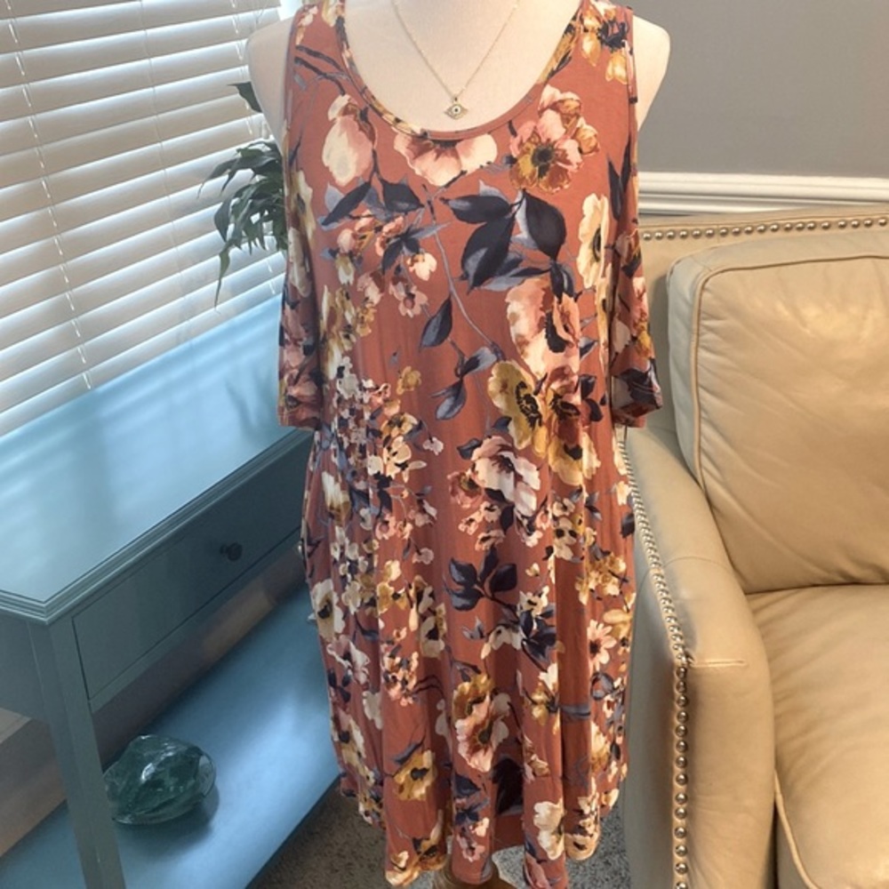 Floral, cold, shoulder dress, so soft!